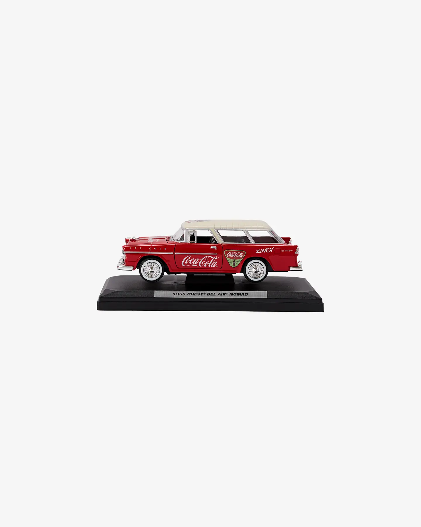 Машинка литая коллекционная Die-сast модель по лицензии Coca-Cola 1955 Chevy Bel Air Nomad, масштаб  — 1
