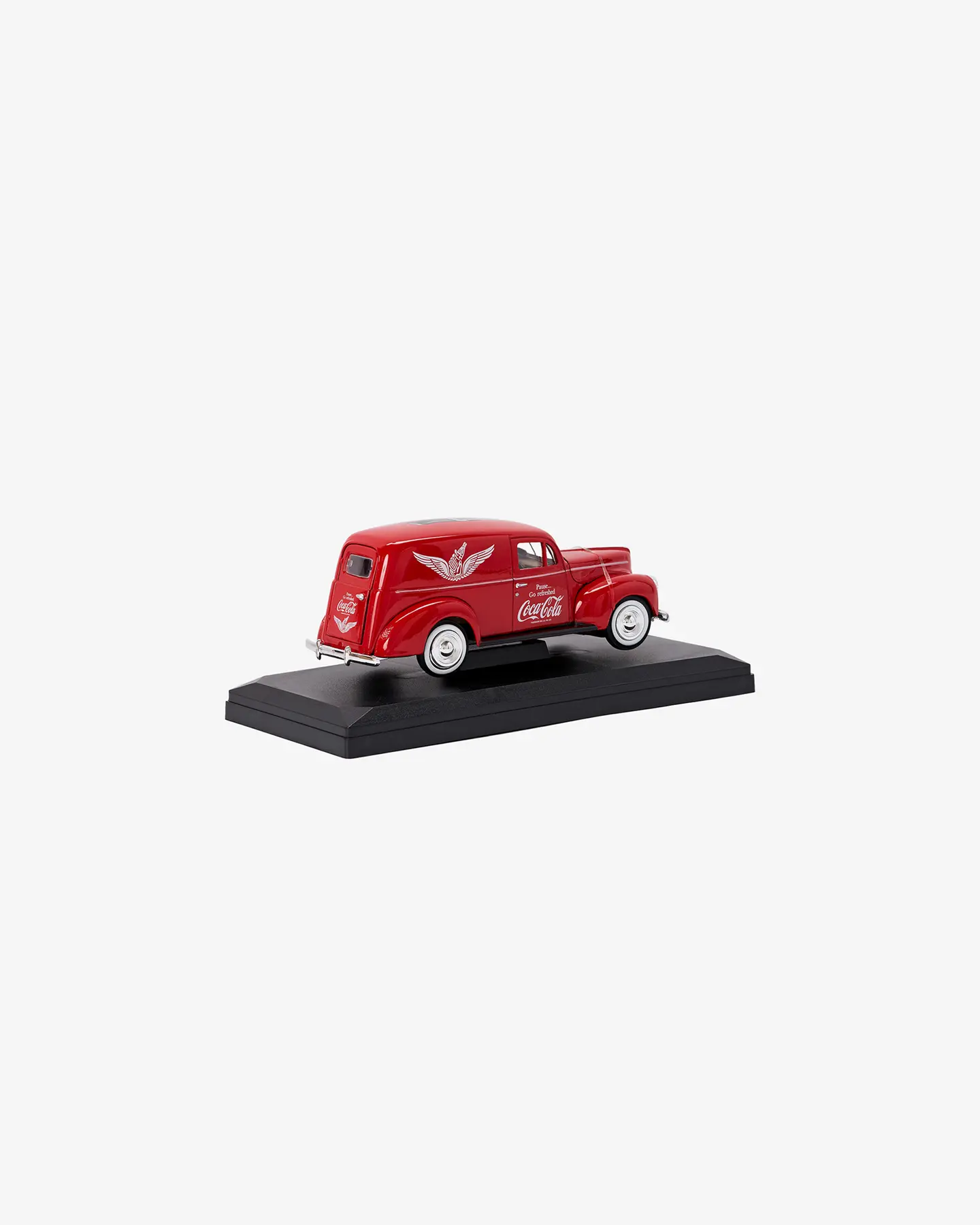 Машинка литая коллекционная Die-сast модель по лицензии Coca-Cola 1940 Ford Sedan Cargo Van, масштаб — 3