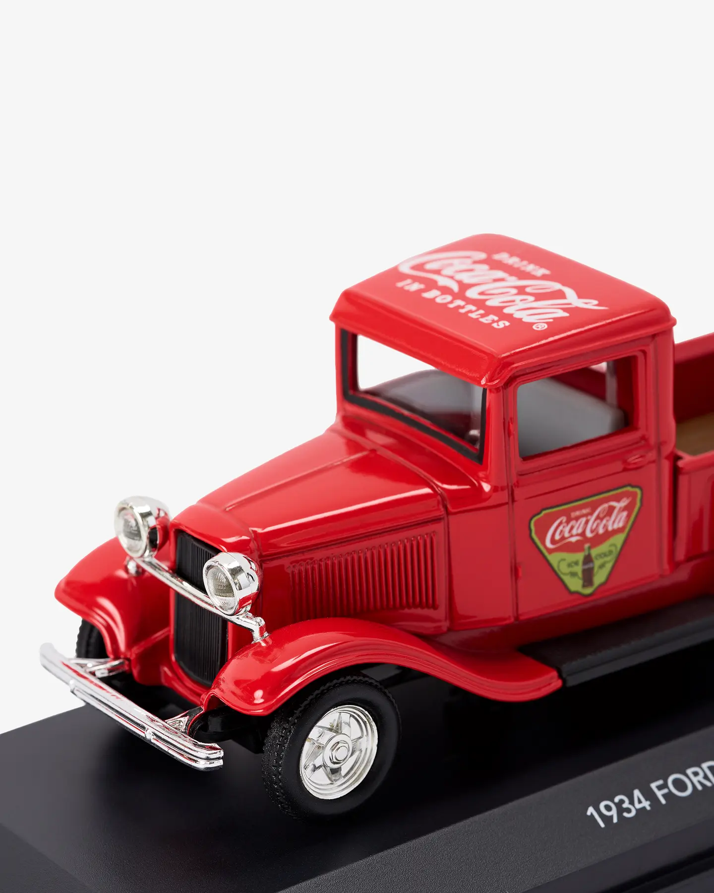 Машинка литая коллекционная Die-сast модель по лицензии Coca-Cola 1934 Ford Pickup, масштаб 1:43 — 4