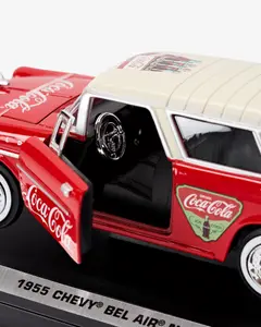 Машинка литая коллекционная Die-сast модель по лицензии Coca-Cola 1955 Chevy Bel Air Nomad, масштаб  — 4